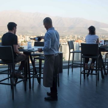restaurante para ver o por do sol rooftops em Santiago luna bar